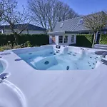 Holiday home T Kaatsheuveltje 5